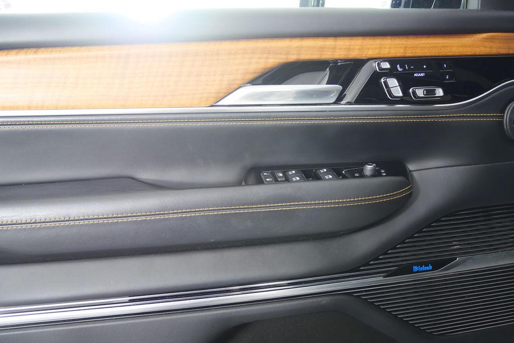 Thumbnail: 2024 Jeep Grand Wagoneer L - 9
