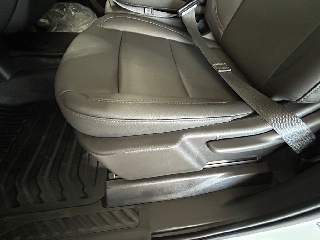 New 2026 Summit White Chevrolet Work Truck image 38