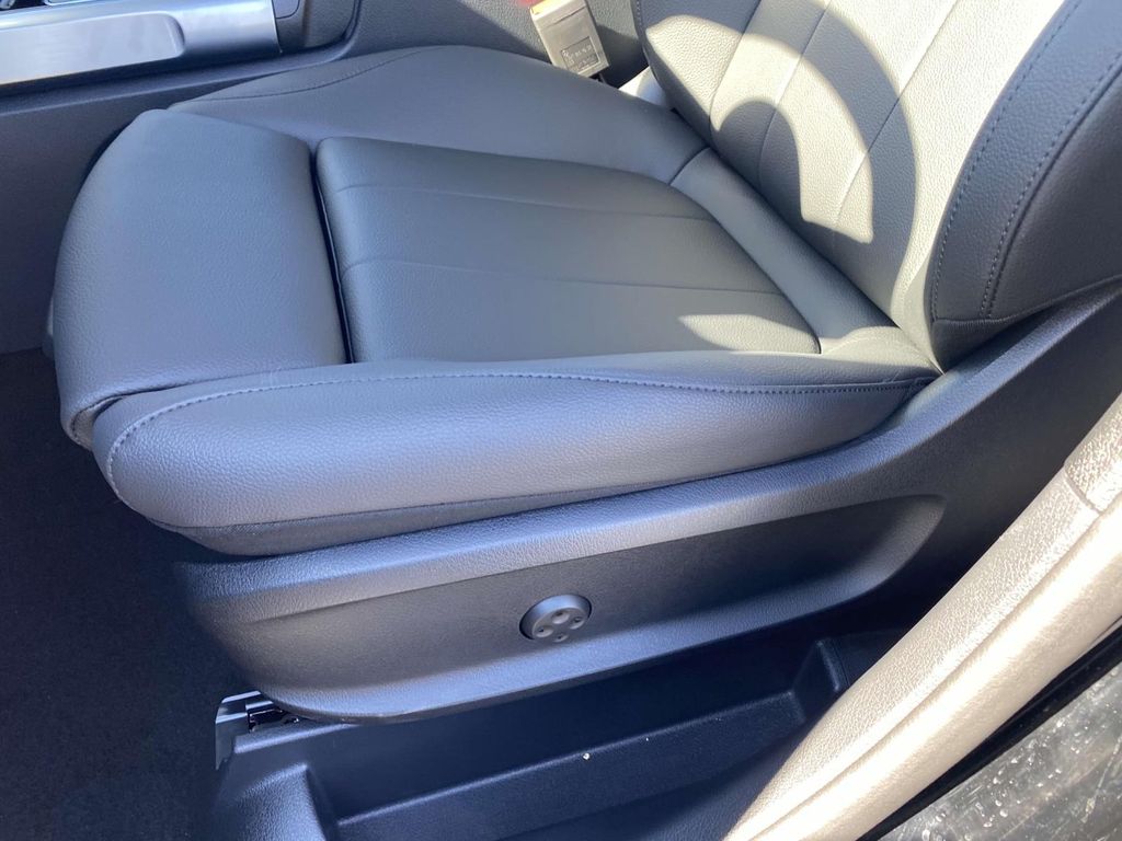 Thumbnail: 2025 Mercedes-Benz GLB - 20