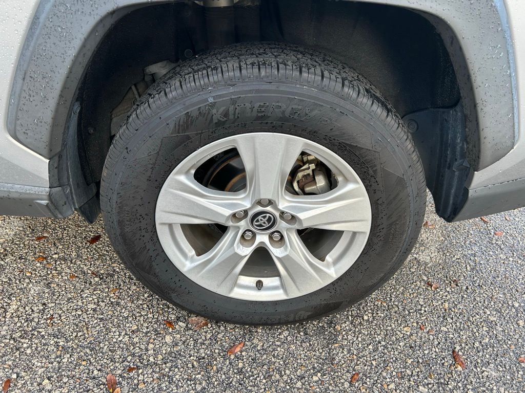 Thumbnail: 2021 Toyota RAV4 - 9