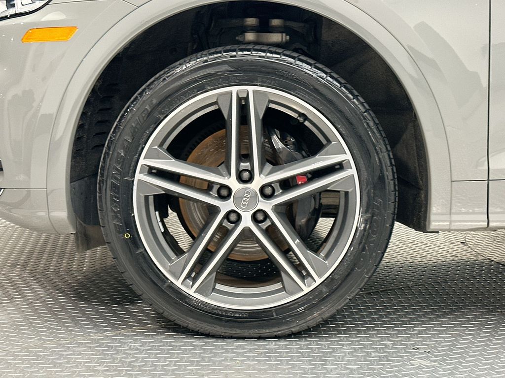 Thumbnail: 2020 Audi SQ5 - 5