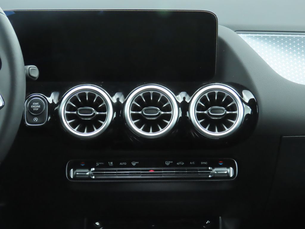 Thumbnail: 2025 Mercedes-Benz GLA - 15