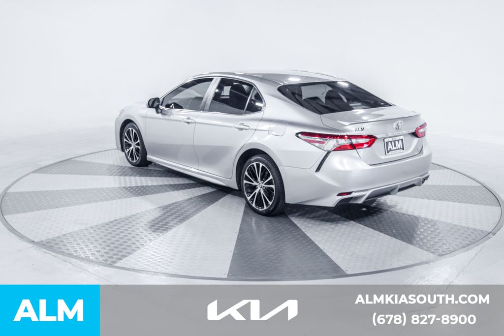2018 Toyota Camry LE photo 7