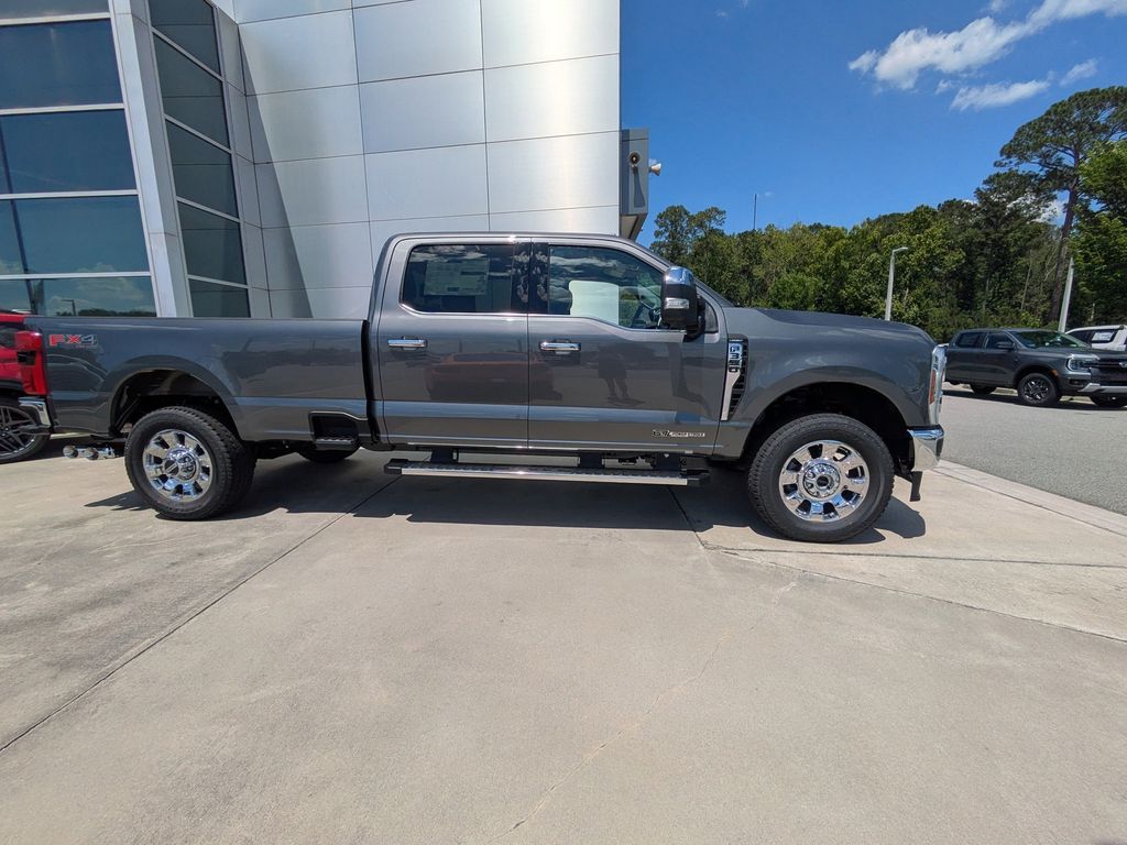2026 Ford F-350 Super Duty LARIAT