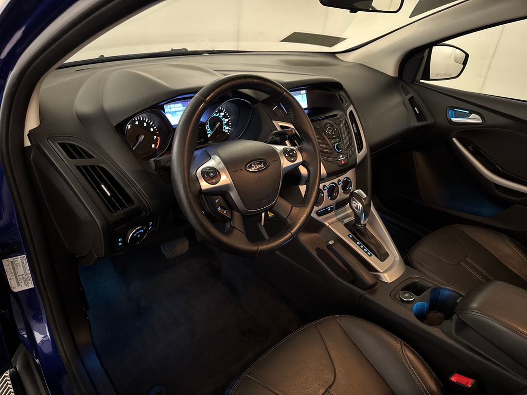 Used 2014 Blue Ford SE image 5