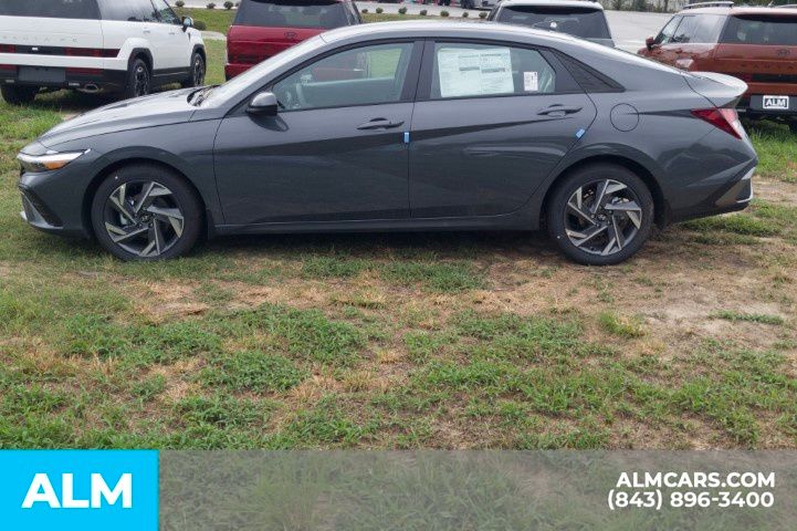 Used 2025 Gray Hyundai SEL Sport image 9
