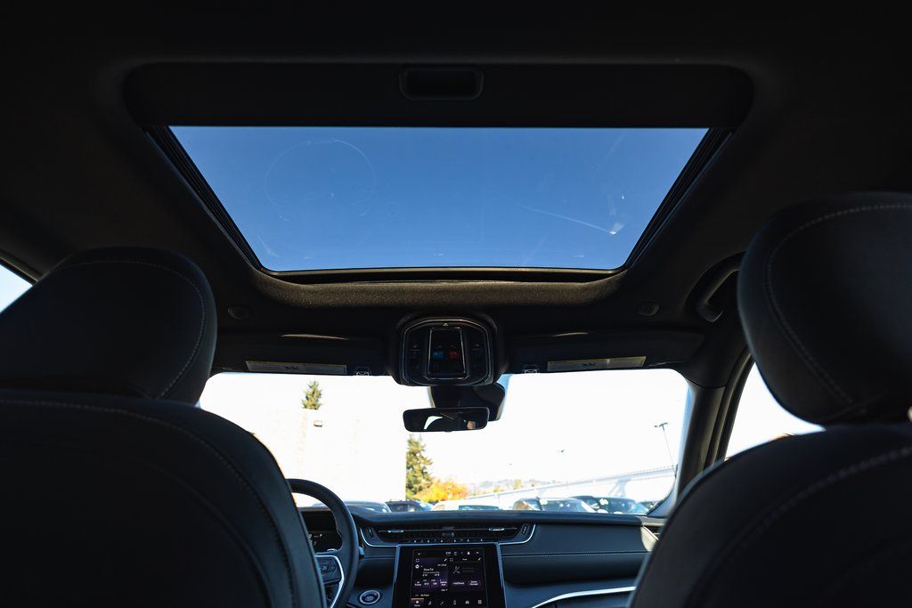 2025 Jeep Grand Cherokee Laredo X thumbnail 28