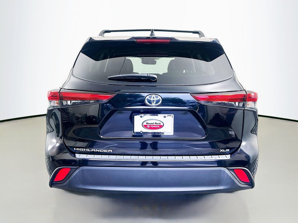 Thumbnail: 2023 Toyota Highlander - 6