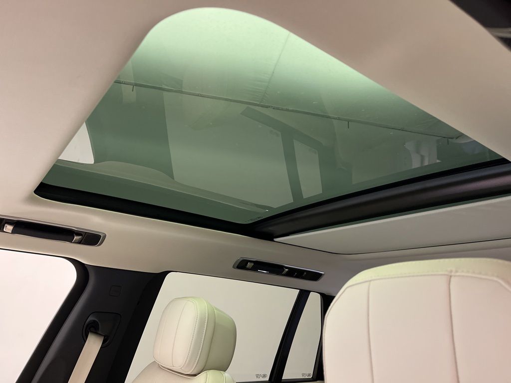 Thumbnail: 2023 Land Rover Range Rover - 23