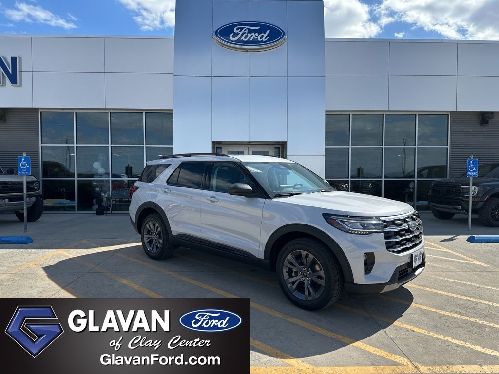 Space White Metallic 2026 Ford Explorer Active AWD SUV / Crossover All-Wheel Drive Automatic