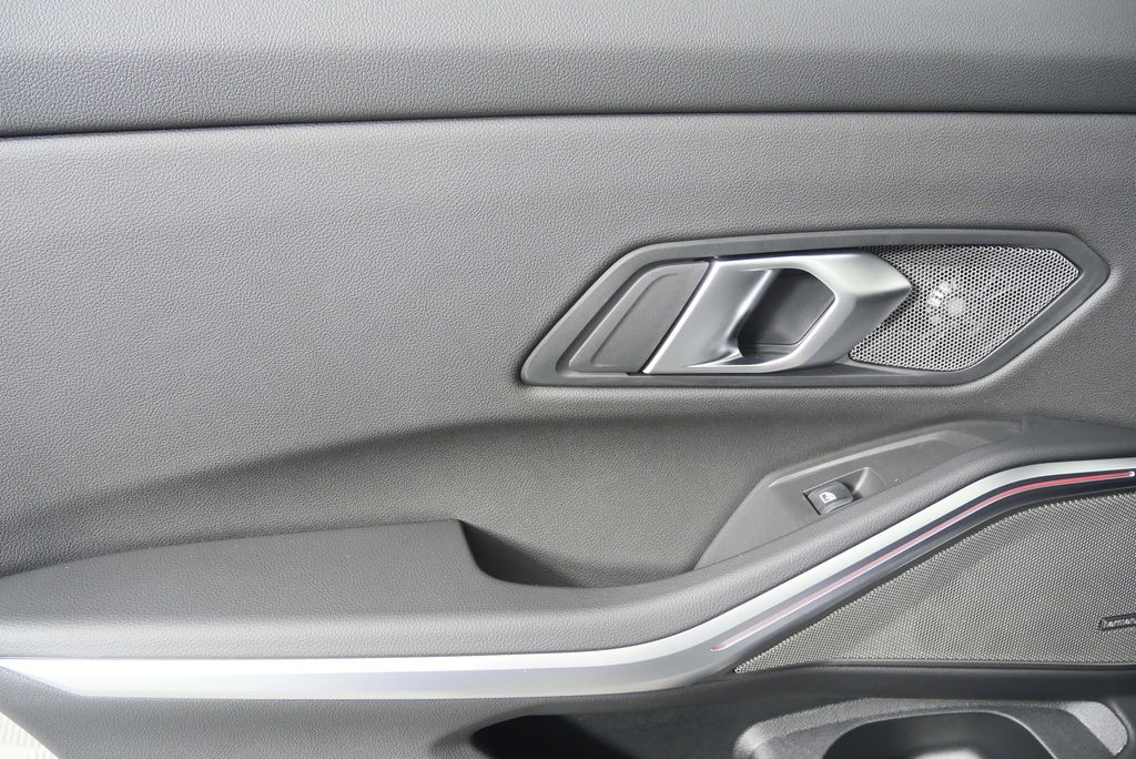 Thumbnail: 2026 BMW 3 Series - 13