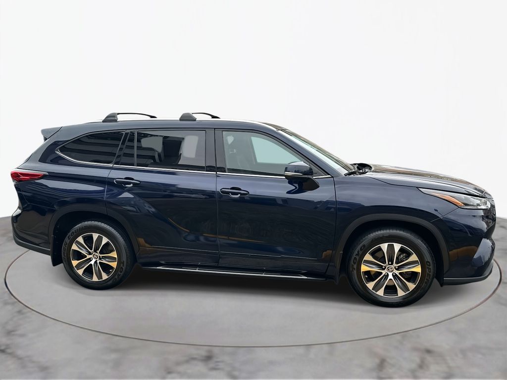 Thumbnail: 2021 Toyota Highlander - 8