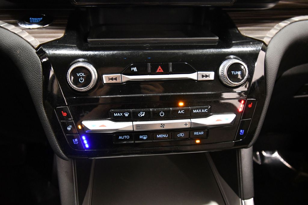 Used 2024 Ford Explorer SUV