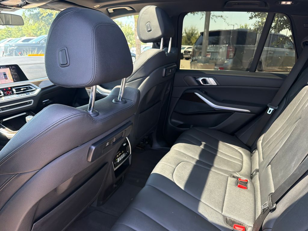 Used 2019 Gray BMW xDrive40i image 38