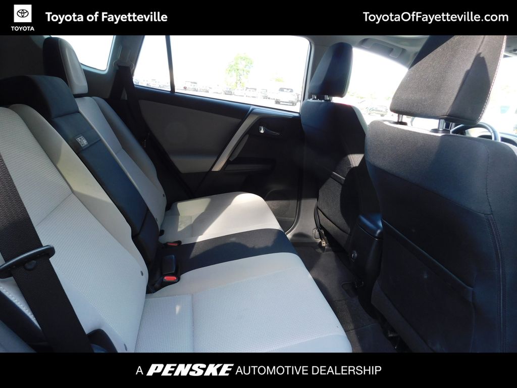 2018 Toyota RAV4 XLE 5