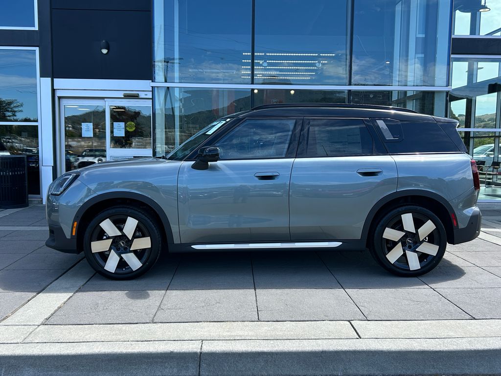 Thumbnail: 2027 MINI Cooper Countryman - 2