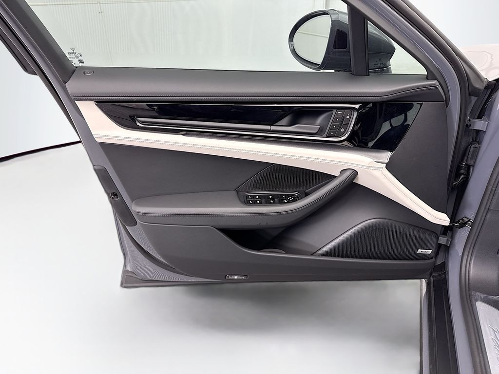 Thumbnail: 2026 Porsche Panamera - 25