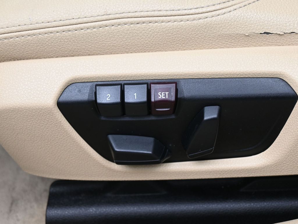 Used 2015 Alpine White BMW 328i image 13