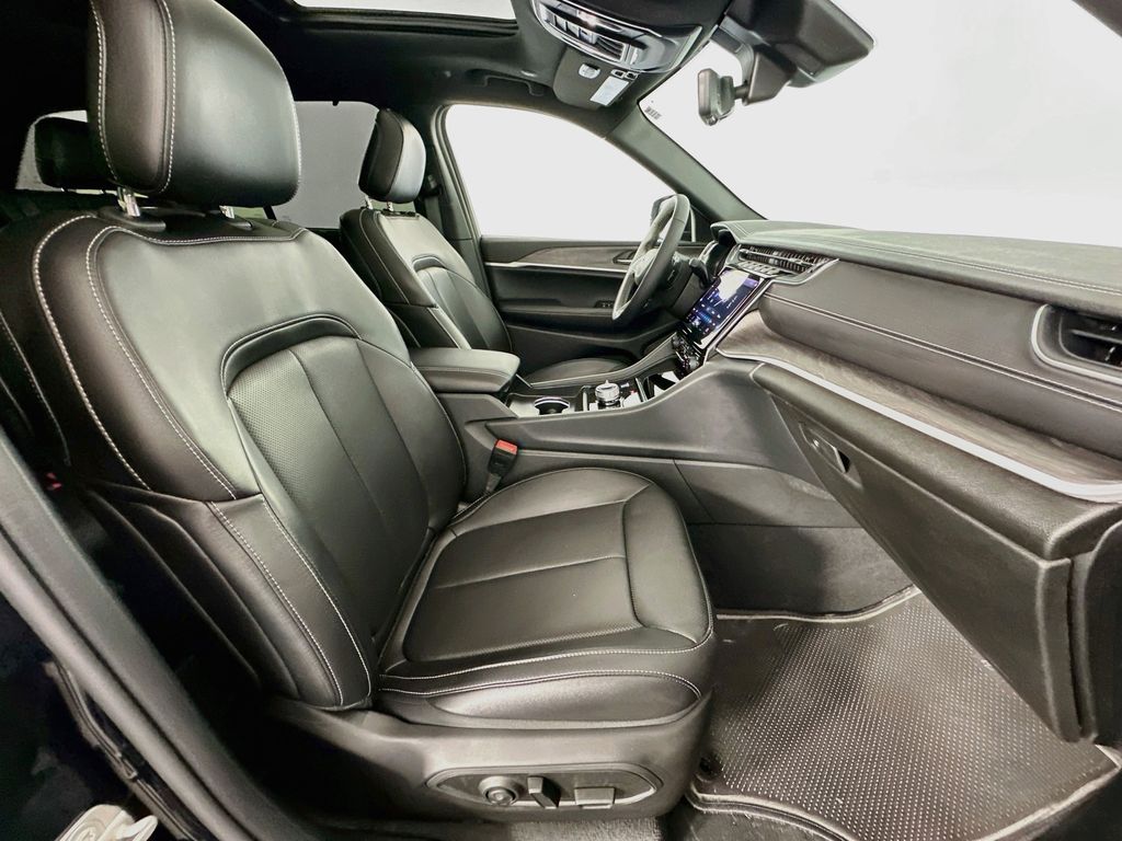 Thumbnail: 2024 Jeep Grand Cherokee - 28