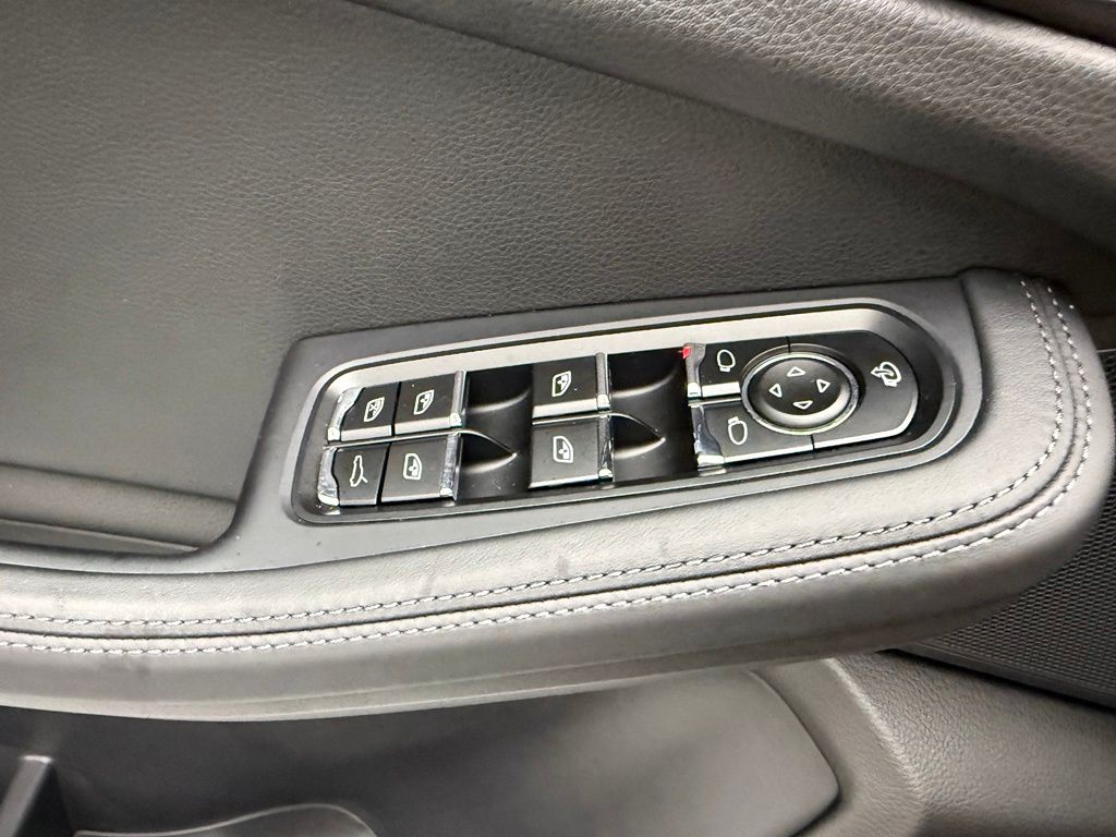 Thumbnail: 2026 Porsche Macan - 22