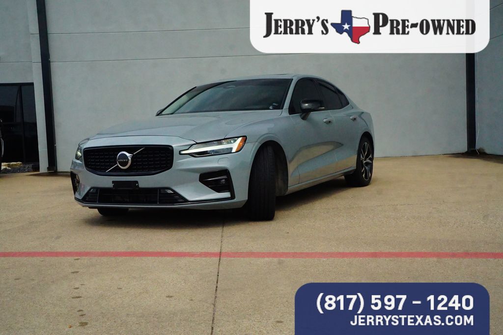  2025 Volvo S60 B5 Core AWD   