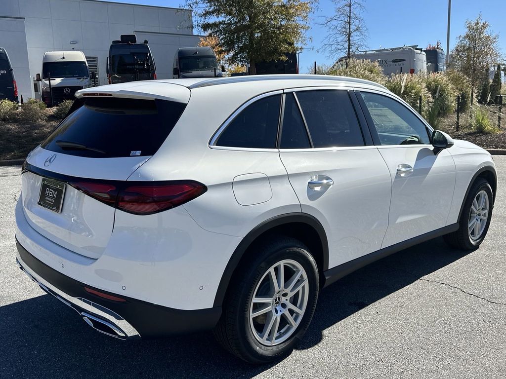 2025 Mercedes-Benz GLC GLC 300 8