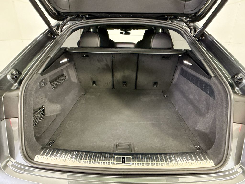 Thumbnail: 2026 Audi Q8 - 27