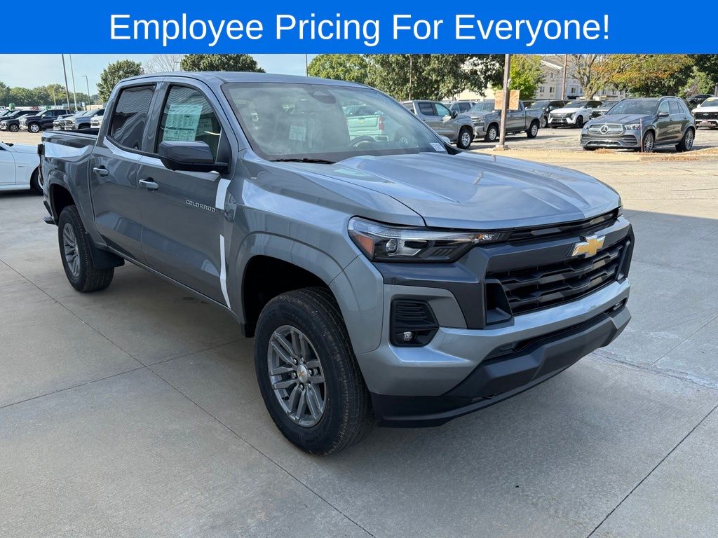 Sterling Gray Metallic 2026 Chevrolet Colorado Pickup Truck Four-Wheel Drive 8-Speed Automatic