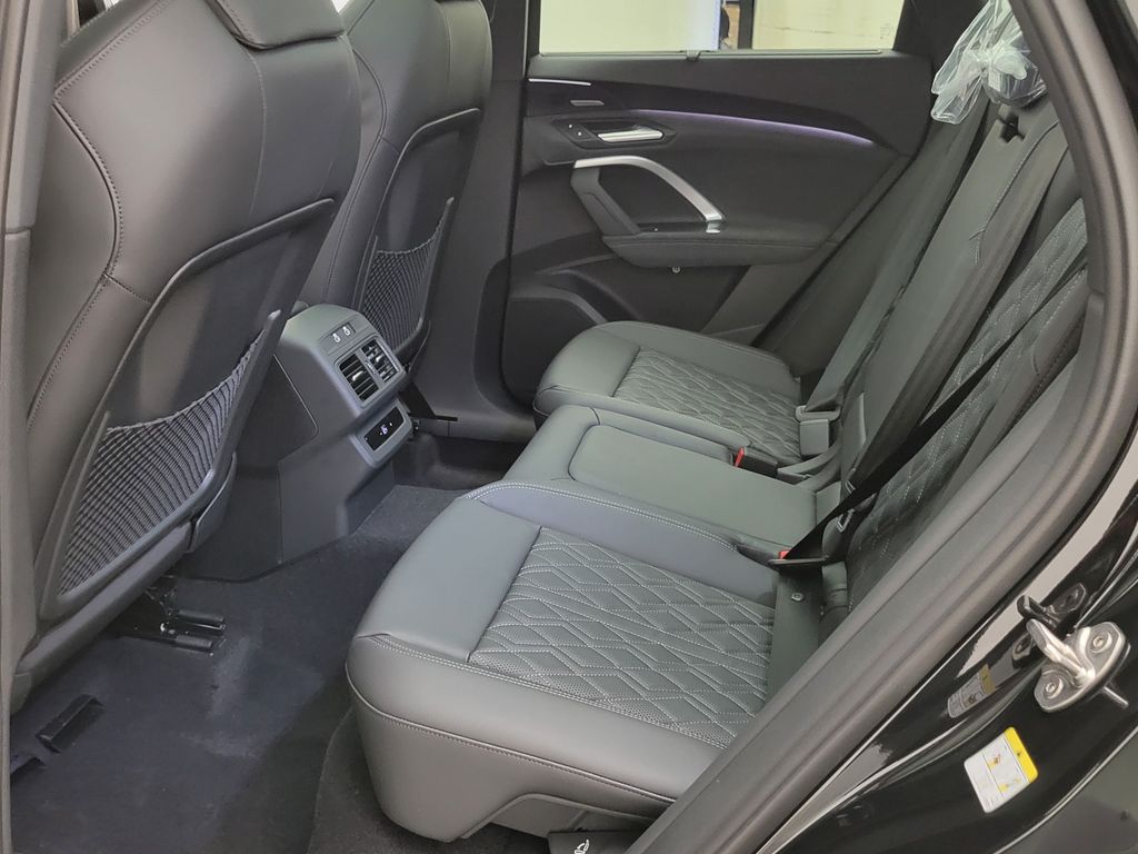 Thumbnail: 2026 Audi SQ5 - 21