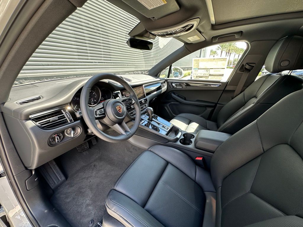Thumbnail: 2026 Porsche Macan - 4
