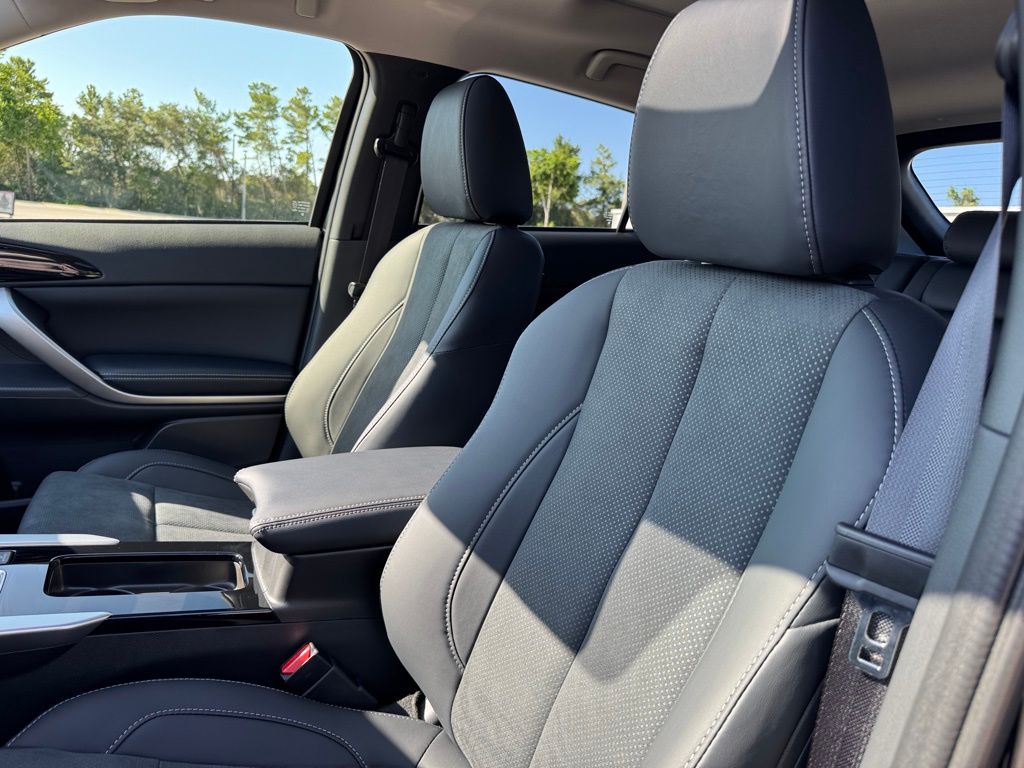 2025 Mitsubishi Eclipse Cross SE photo 25