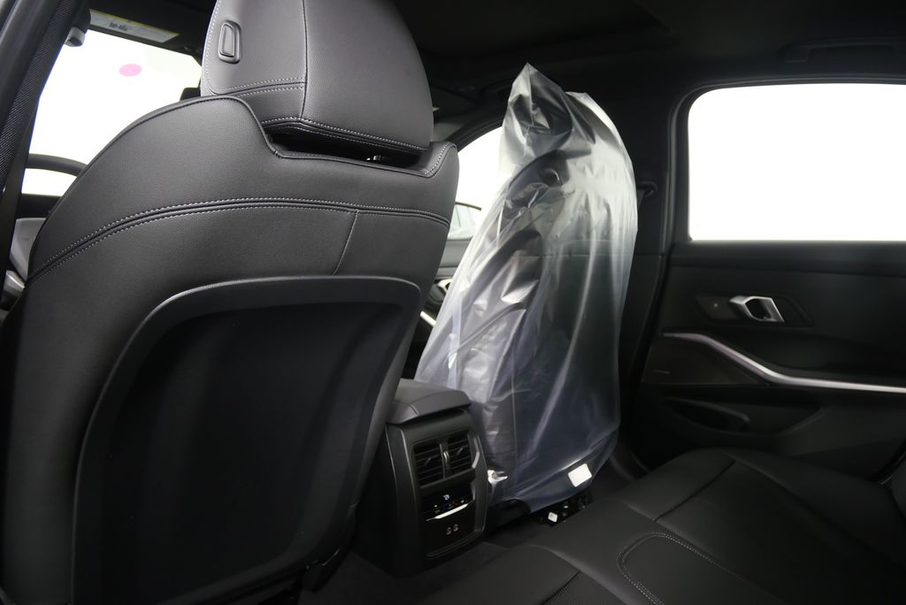 Thumbnail: 2026 BMW 3 Series - 16