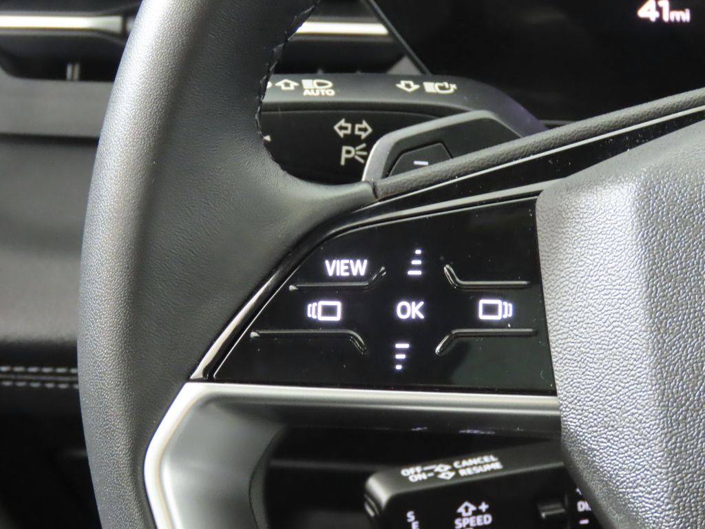 Thumbnail: 2025 Audi Q6 e-tron - 15