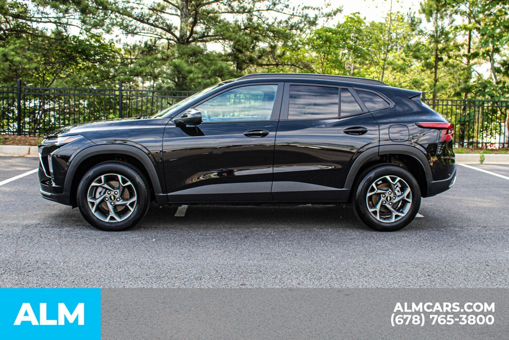 Used 2025 Black Chevrolet LT image 7