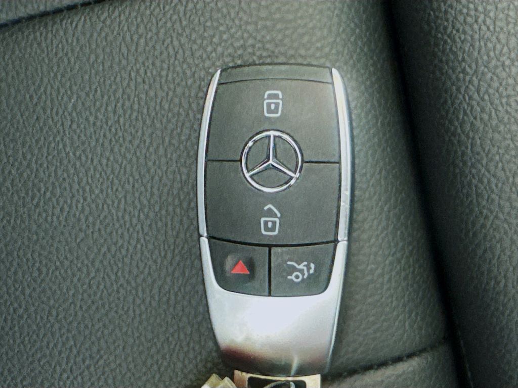 Used Car 2020 Mercedes-benz Glb  Glb 250 For Sale Under $25,000 In Austin, Texas