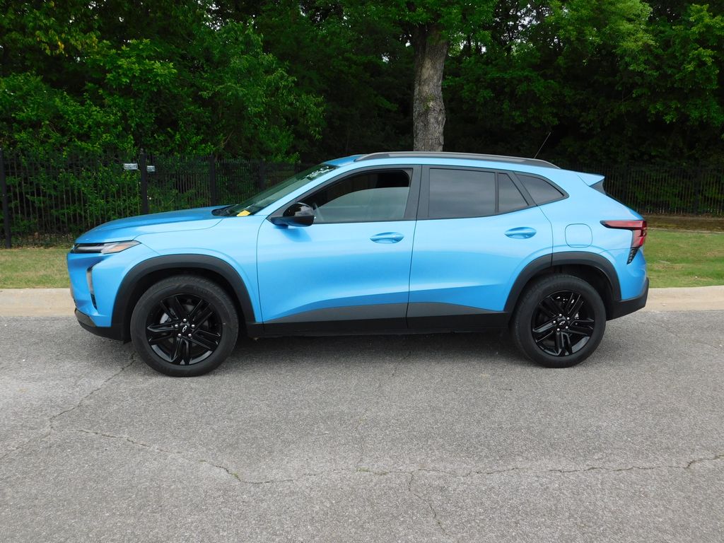 Thumbnail: 2025 Chevrolet Trax - 2