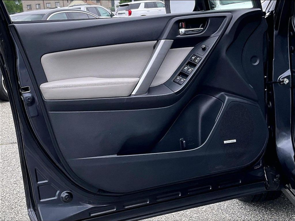 2017 Subaru Forester — photo 9