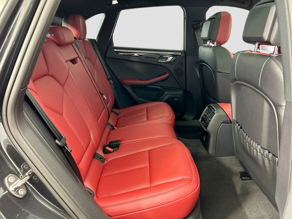 Thumbnail: 2026 Porsche Macan - 23