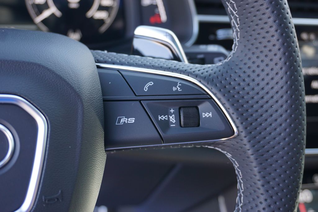 Thumbnail: 2025 Audi RS Q8 - 21