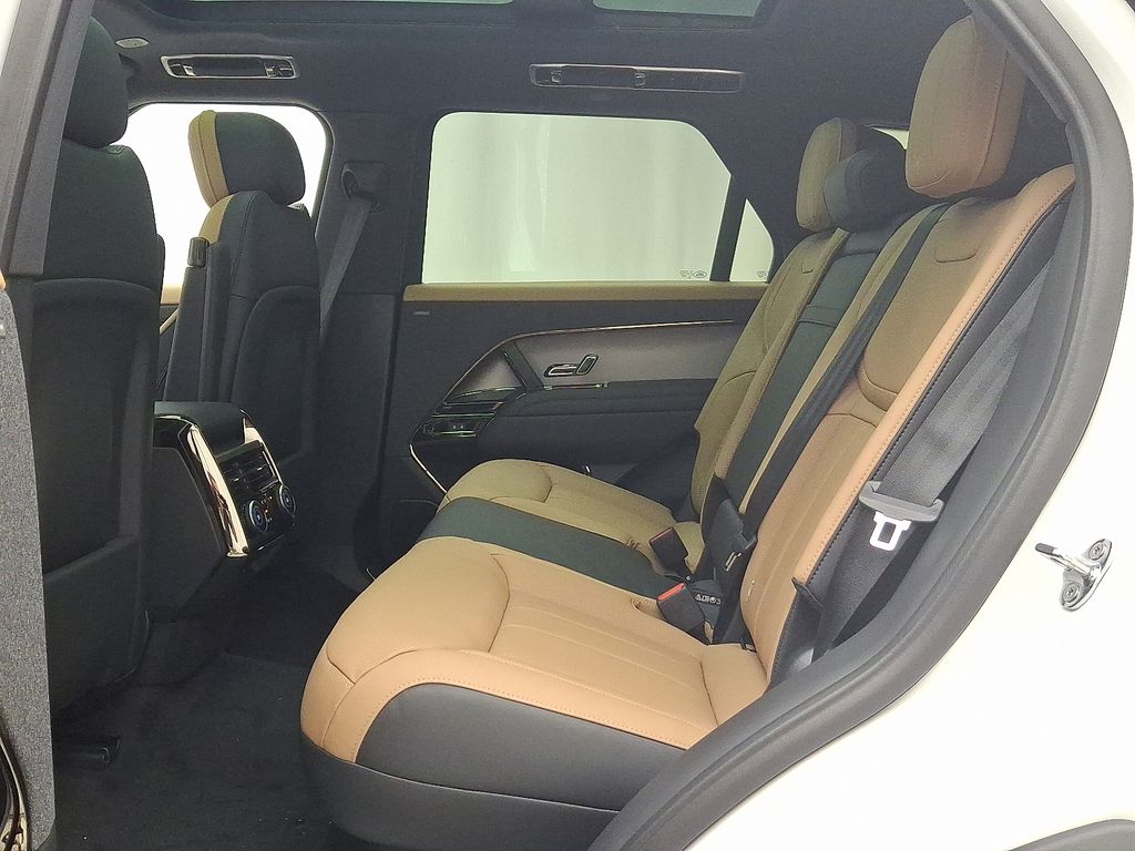 Thumbnail: 2025 Land Rover Range Rover Sport - 6