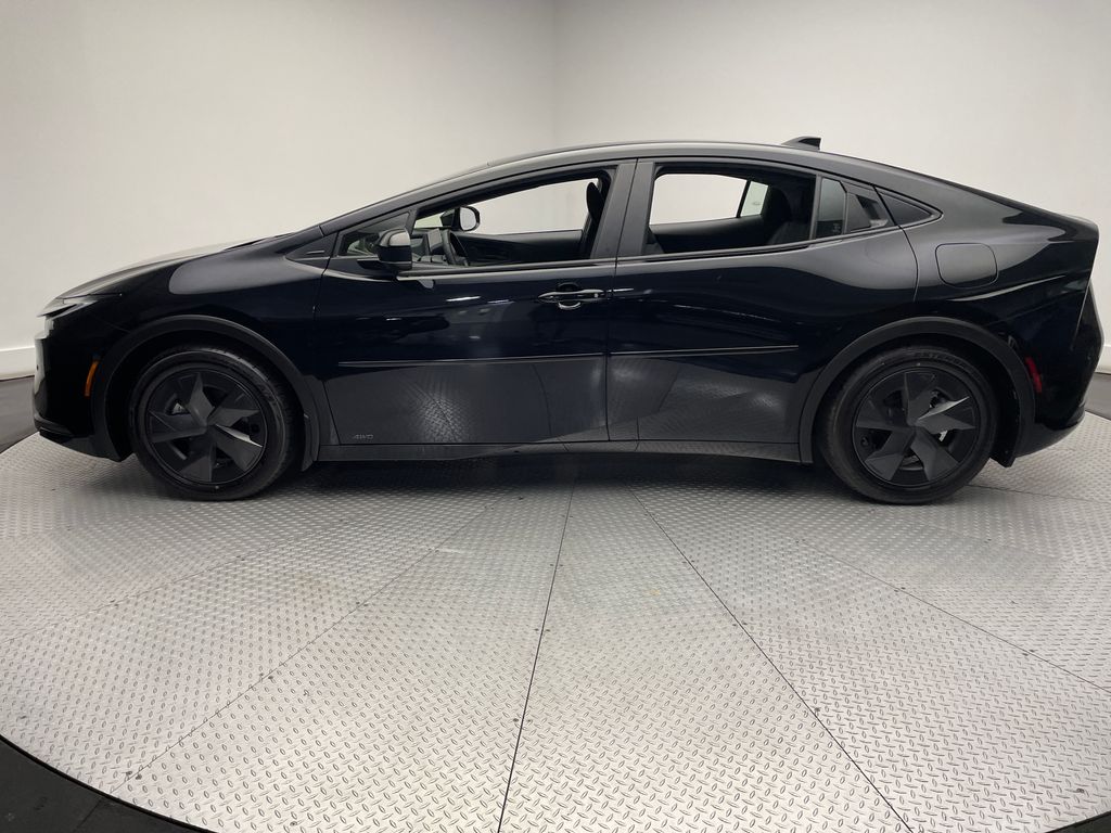 2024 Toyota Prius LE 8