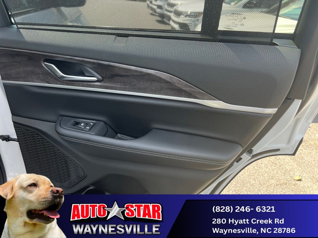 new 2025 Jeep Grand Cherokee car, priced at $47,990