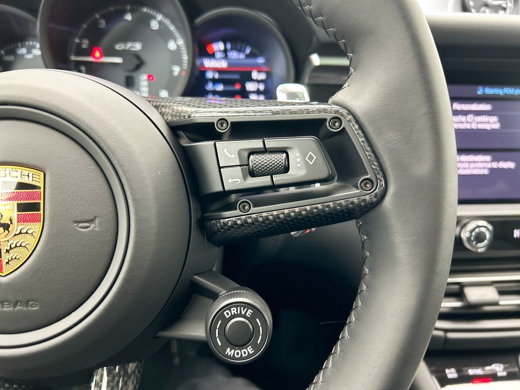 Thumbnail: 2026 Porsche Macan - 15