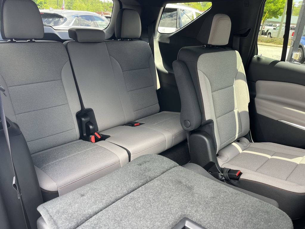 2025 Chevrolet Traverse LT photo