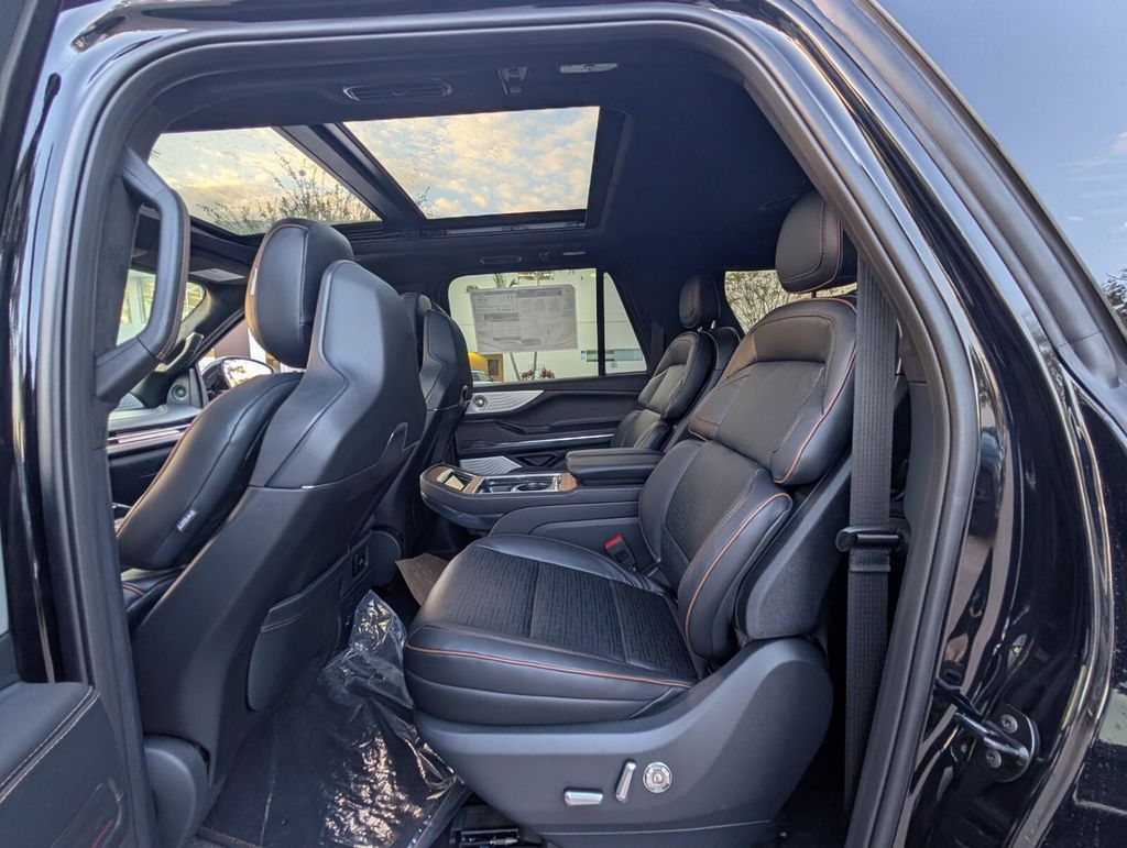 new 2026 Lincoln Navigator L car, priced at $125,420