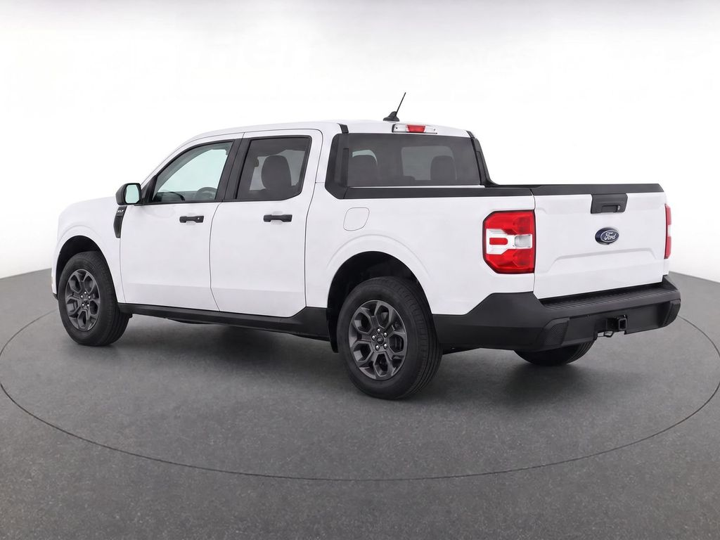 New 2026 Oxford White Ford XLT image 4