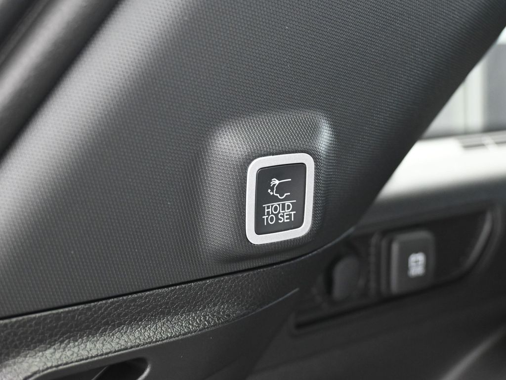 New 2026 Silver Zynith Jeep Laredo image 32