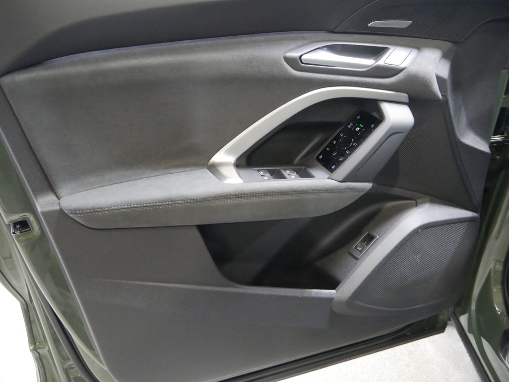 Thumbnail: 2026 Audi SQ5 - 14