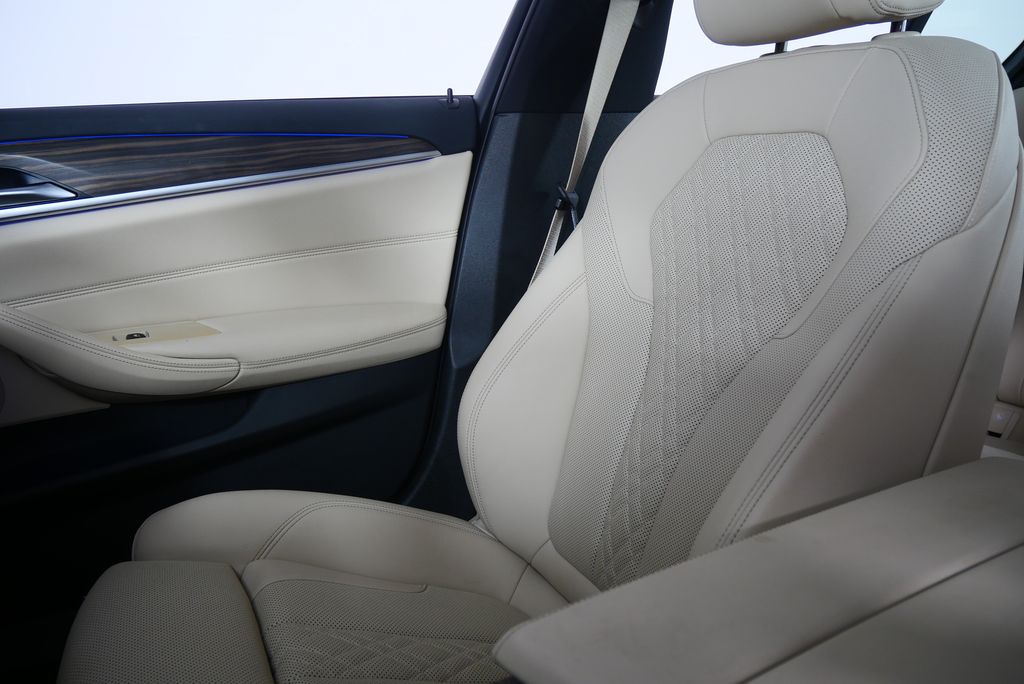 2022 BMW 5 Series 530i 25