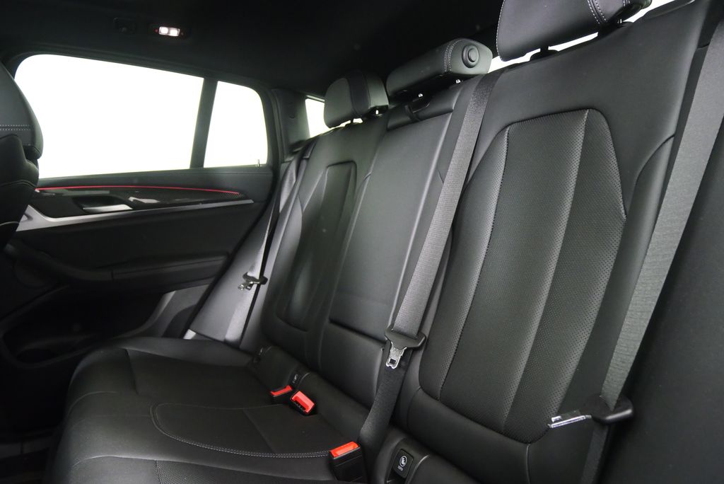 Thumbnail: 2023 BMW X4 - 13